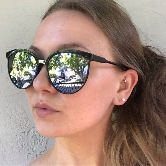 ❗️LAST ONE❗️Grey Mirrored Round Sunnies [S] - Picture 4 of 4